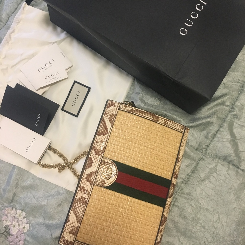 LIMITED EDITION. SPRING COLLECTION. Gucci Ophidia Straw Small Shoulder Bag.